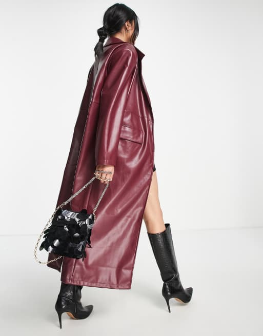 ASOS DESIGN – Oxblodsröd trenchcoat med markerade axlar i läderimitation, 2 av 4
