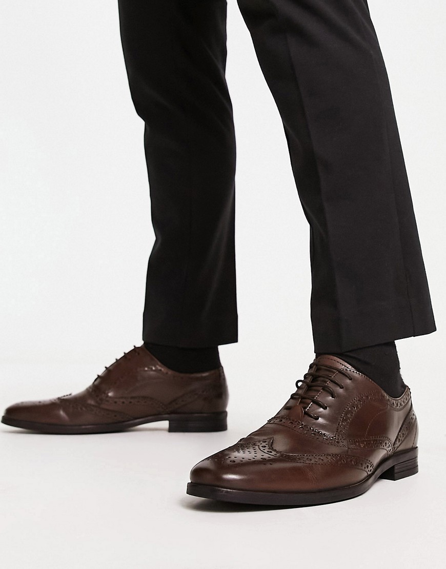 ASOS DESIGN oxford brogue shoes in tan leather-Brown