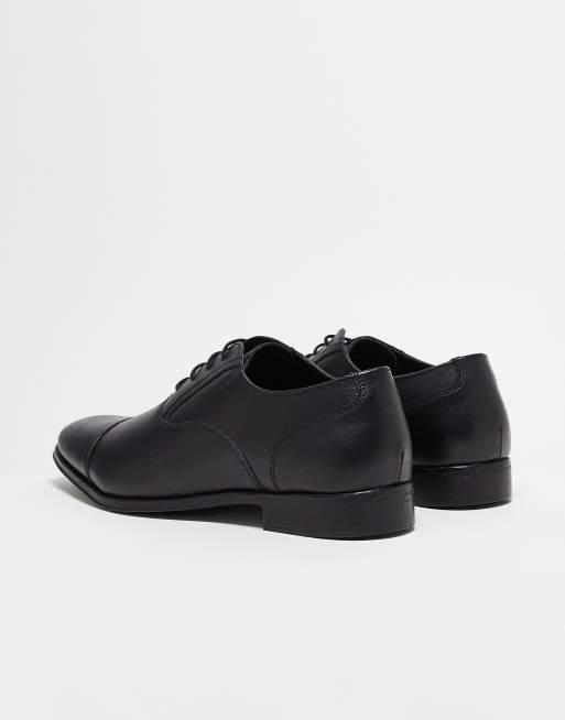 ASOS DESIGN Oxford Schuhe aus schwarzem Leder mit Zehenkappe