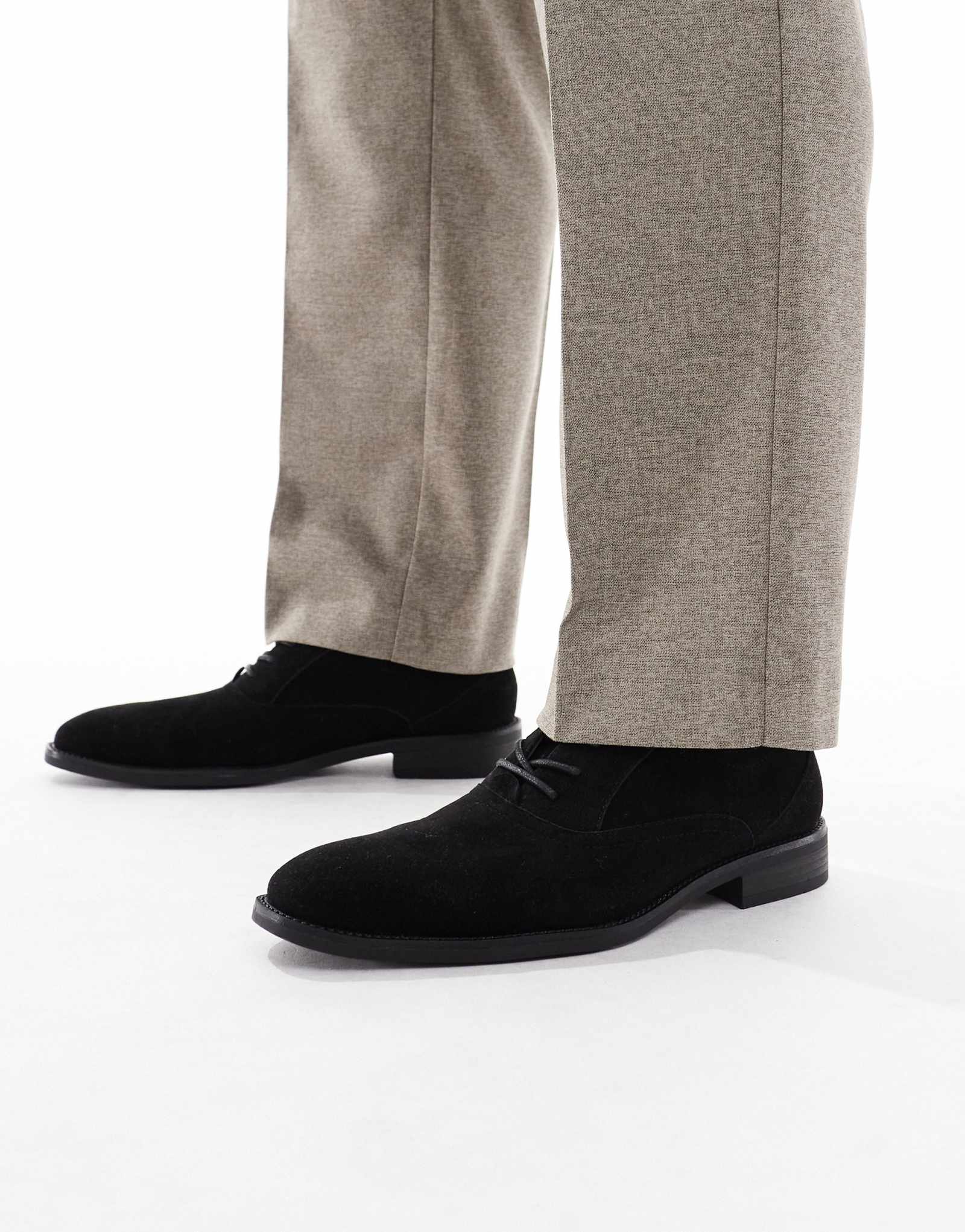 ДИЗАЙНЕРСКИЕ туфли-оксфорды ASOS из черной искусственной замши