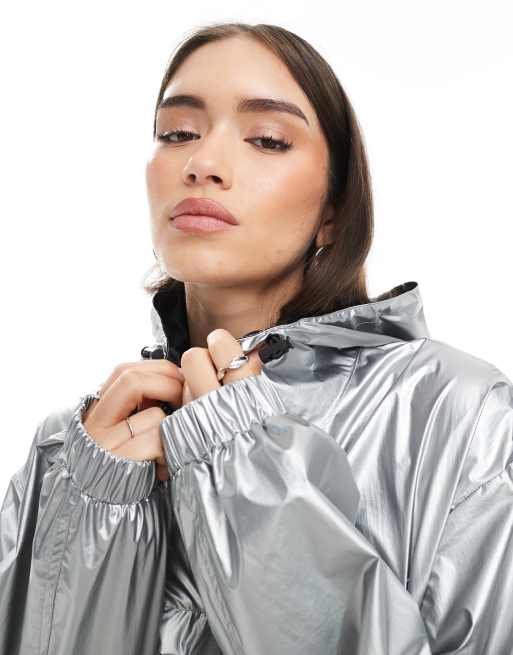 ASOS DESIGN – Pac-A-Mac – Regenjacke in Metallic-Silber, 2 von 4