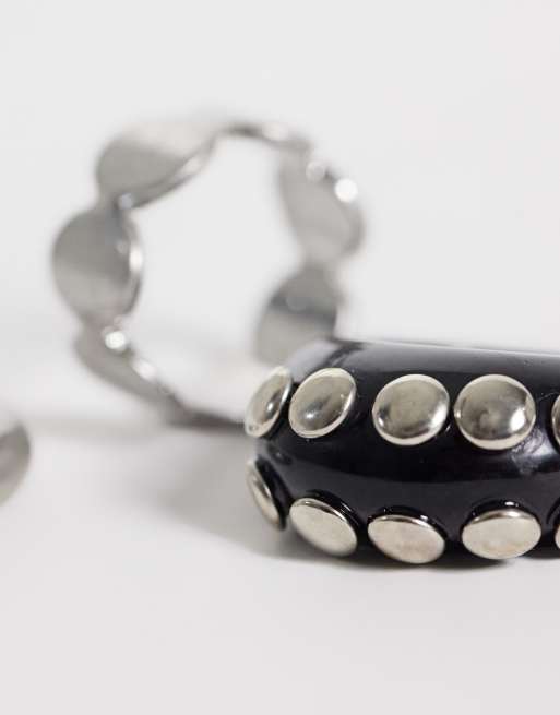 ASOS DESIGN - Pack de 3 anillos en plata cepillada con anillo negro de resina con tachuelas, 2 de 3