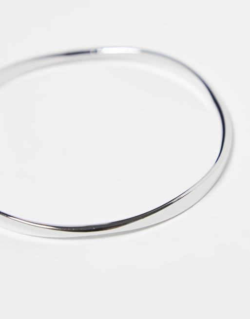 ASOS DESIGN pack of 2 bangle bracelets with slim curved design in silver tone, 3 of 4