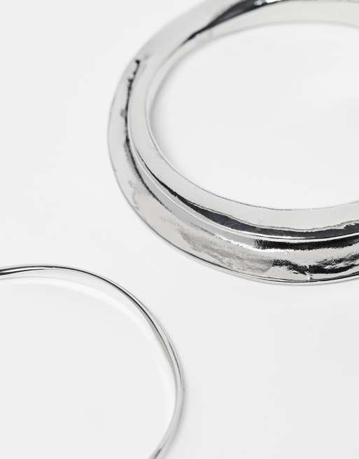 ASOS DESIGN pack of 2 bangle bracelets with slim curved design in silver tone, 4 of 4