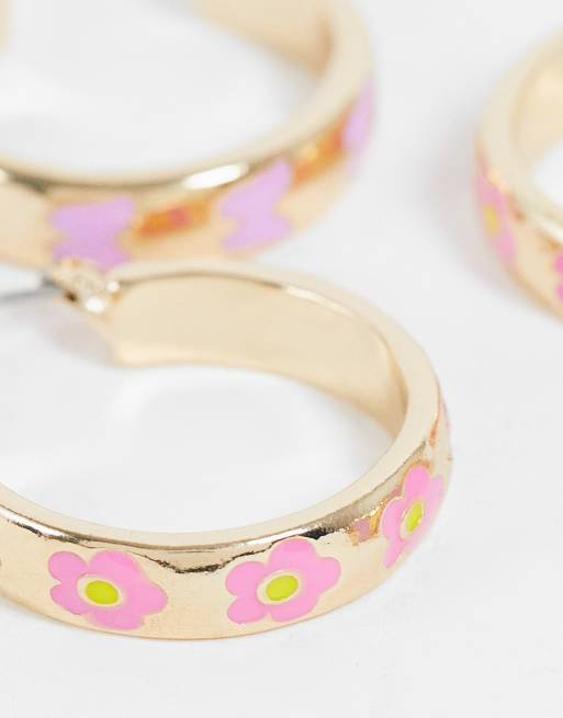 ASOS DESIGN pack of 2 hoop earrings with flower designs in gold tone, 4 of 4