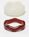 [ASOS DESIGN] ASOS DESIGN pack of 2 resin bangles in wavy design-Multi No Size Multi