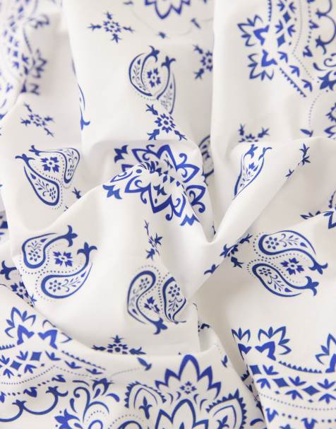 ASOS DESIGN paisley bandana in white with blue - view 2