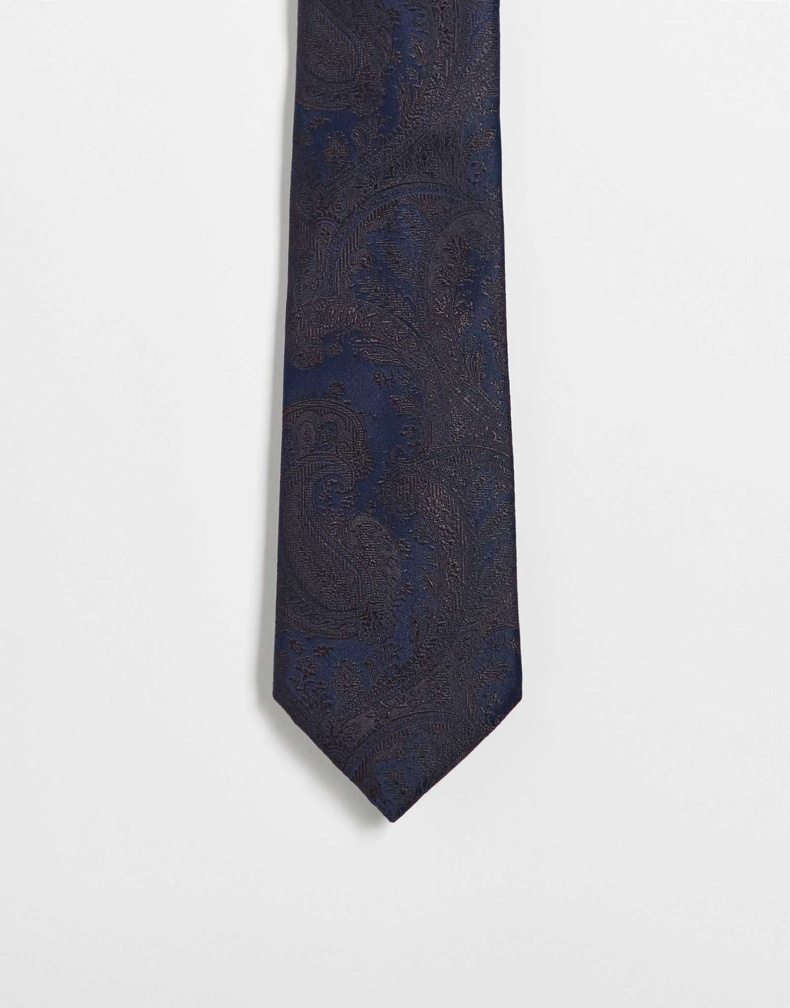 Галстук ASOS DESIGN с принтом пейсли на шее коричневого и темно-синего цветов