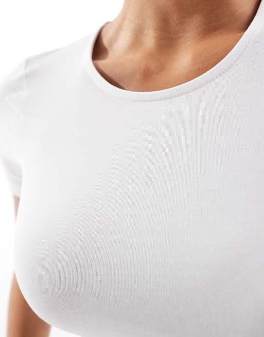 ASOS DESIGN - Pakke med 2 figursyede crop-T-shirts i sort/hvid, 4 af 4