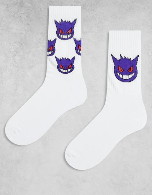 ASOS DESIGN - Pakke med 2 par hvide sokker med 'Pokémon Gengar'-broderi