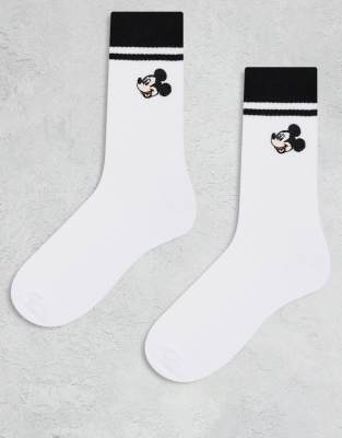 ASOS DESIGN - Pakke med 2 par hvide sokker med sorte striber og Mickey Mouse-broderi - view 1