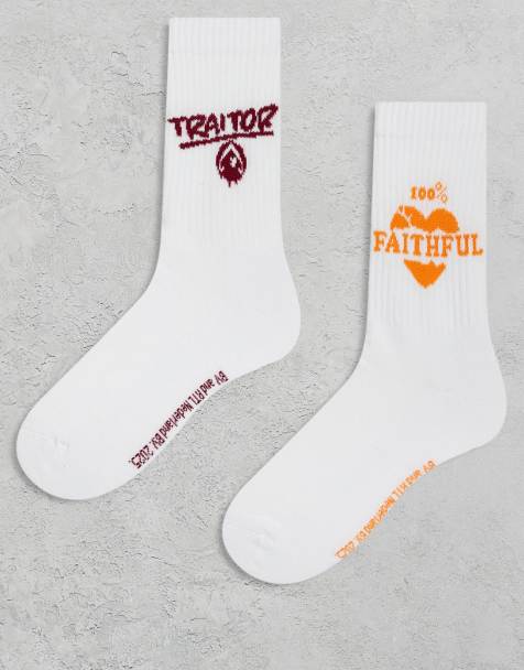 ASOS DESIGN - Pakke med 2 par hvide sokker med Traitors-grafik - view 1