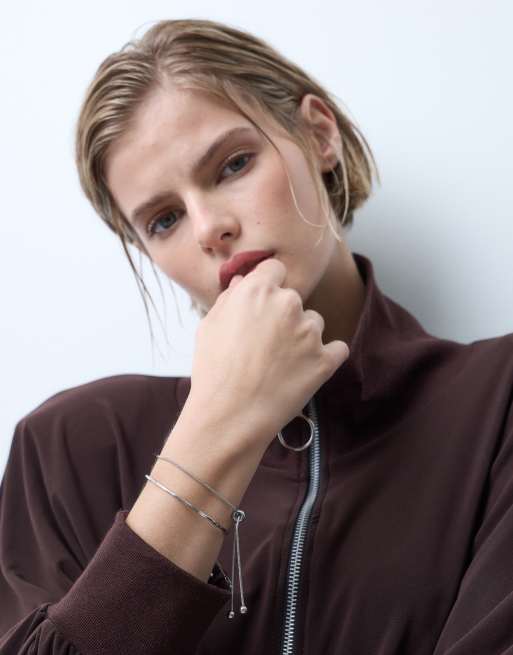 ASOS DESIGN - Pakke med 2 sølvfarvede armbånd med simpel justeringsdetalje, 2 af 4