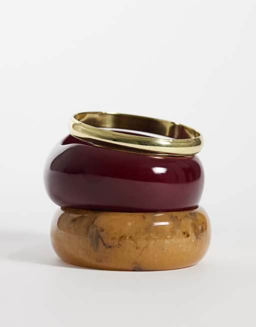 ASOS DESIGN - Pakke med 3 armbånd i bordeaux resin og poleret guldfarve, 2 af 3