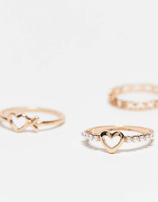 ASOS DESIGN - Pakke med 3 guldfarvede ringe med hjertedetaljer, 2 af 3