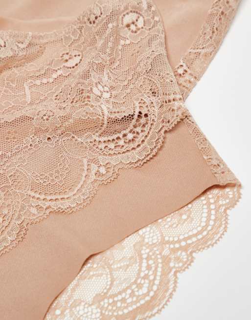 ASOS DESIGN - Pakke med 3 par usynlige brasillianske briefs med blonder i beige, 3 af 3