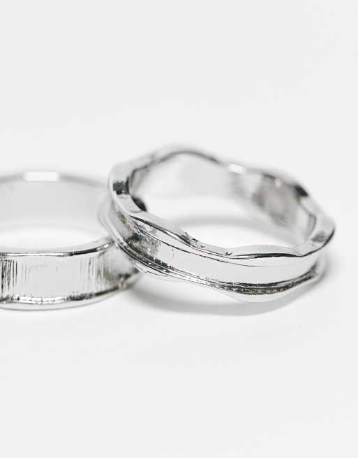 ASOS DESIGN - Pakke med 3 sølvfarvede ringe med bølgedesign og smeltet metallook, 2 af 3