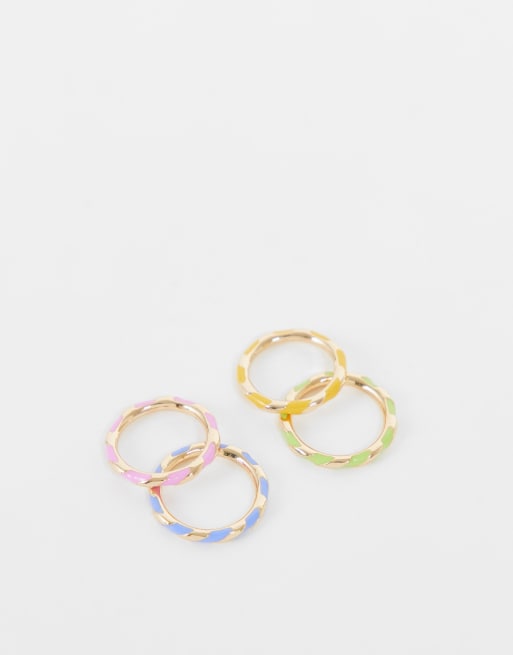 ASOS DESIGN - Pakke med 4 ringe i snoet farvedesign