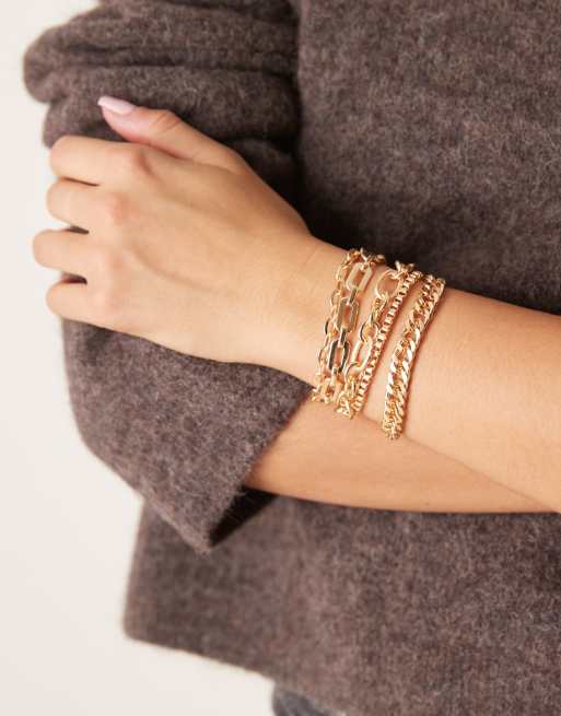ASOS DESIGN - Pakke med 5 guldfarvede stable-armbånd med forskellige kæder, 2 af 3