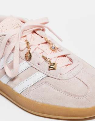 ASOS DESIGN - Pakke med 6 vedhæng til sko og guldfarvede accessories - view 1