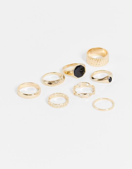 ASOS DESIGN - Pakke med 8 guldfarvede ringe med kædedesign og sorte detaljer