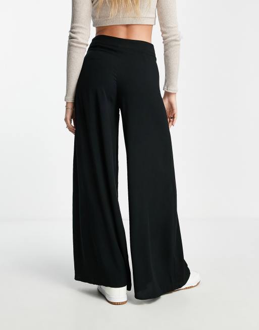 https://images.asos-media.com/products/asos-design-palazzo-pants-in-black/202528182-2?$n_640w$&wid=513&fit=constrain