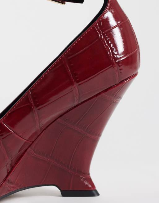 ASOS DESIGN Palazzo wedge court shoes in red croc, 3 of 4