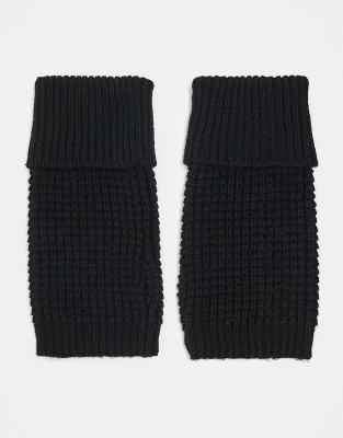 palm warmers in waffle knit in black