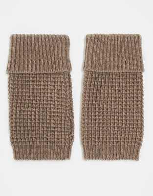 ASOS DESIGN ASOS DESIGN palm warmers in waffle knit in brown