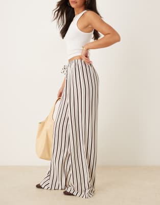 ASOS DESIGN - Pantalon à enfiler en lin mélangé à fines rayures - Chocolat - view 1