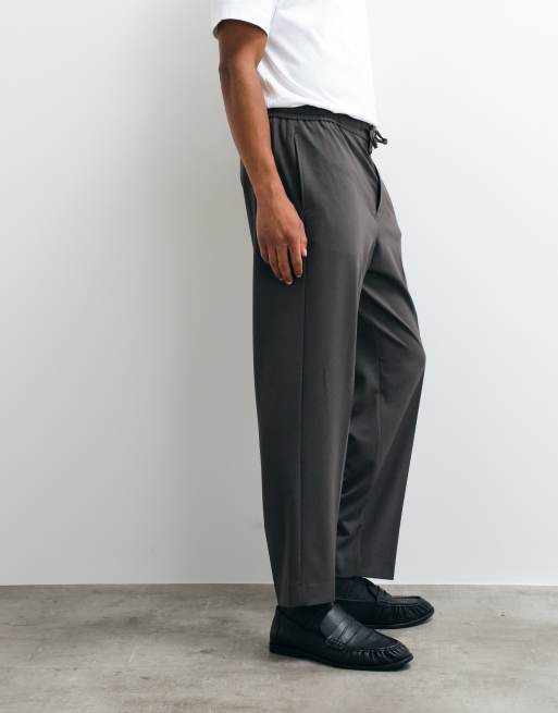 ASOS DESIGN pantalon ajusté à enfiler coupe décontractée fuselée en sergé anthracite, 4 de 5