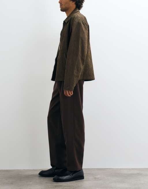 ASOS DESIGN pantalon ajusté à plis oversize fuselé en microtexture marron foncé, 2 de 5