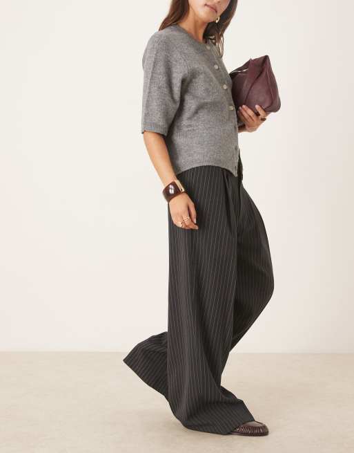 ASOS DESIGN - Pantalon ajusté ample à fines rayures avec taille basse asymétrique - Anthracite , 3 de 5