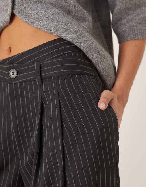 ASOS DESIGN - Pantalon ajusté ample à fines rayures avec taille basse asymétrique - Anthracite , 4 de 5