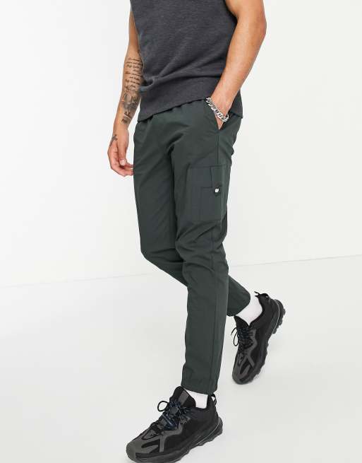 ASOS DESIGN - Pantalon ajusté en nylon avec poche MA1 - Vert foncé