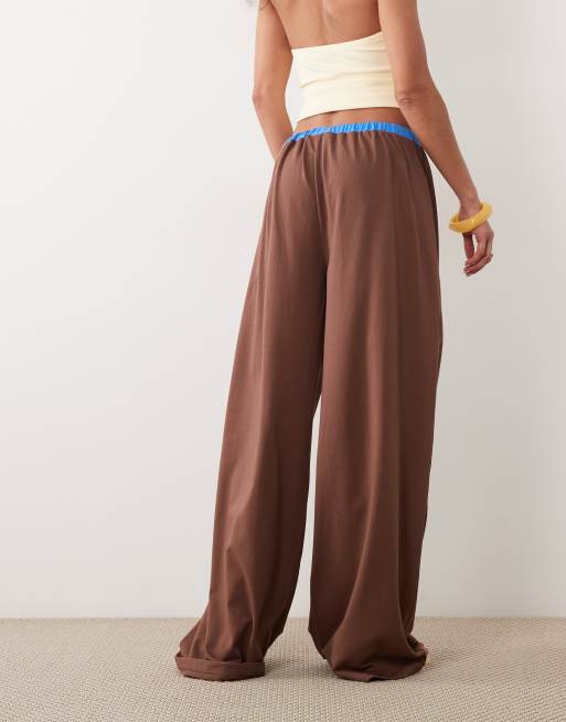 ASOS DESIGN - Pantalon ample d'ensemble à taille contrastante - Chocolat et bleu clair, 4 de 5