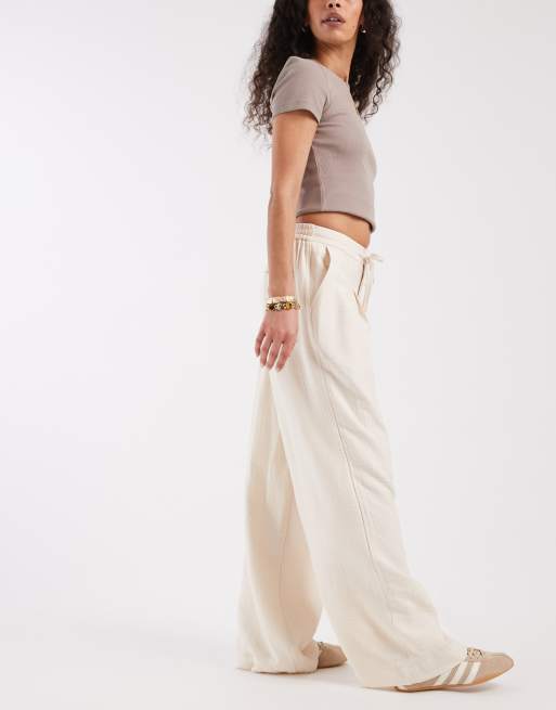 ASOS DESIGN - Pantalon ample en tissu texturé doux au toucher - Crème, 2 de 5
