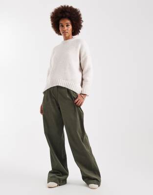 ASOS DESIGN - Pantalon ample en velours côtelé à ourlets à revers - Kaki-Vert 38