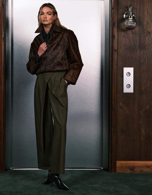 ASOS DESIGN - Pantalon ample et ajusté avec détail croisé asymétrique à boucle - Kaki , 3 de 5
