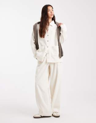 ASOS DESIGN - Pantalon ample style utilitaire d'ensemble en velours côtelé - Blanc hiver