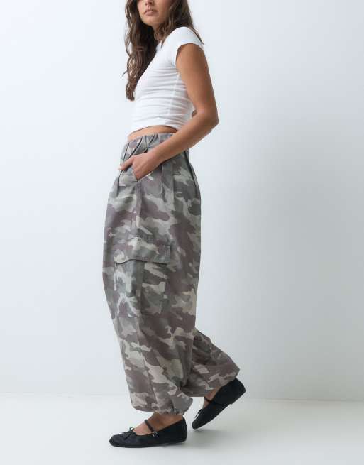 ASOS DESIGN pantalon ballon ample en nylon à imprimé camouflage, 3 de 5