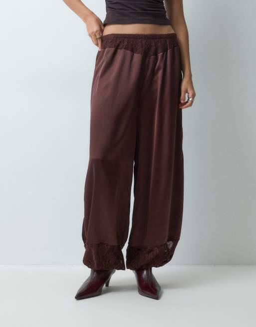 ASOS DESIGN pantalon ballon en satin avec empiècements en dentelle couleur chocolat, 3 de 5