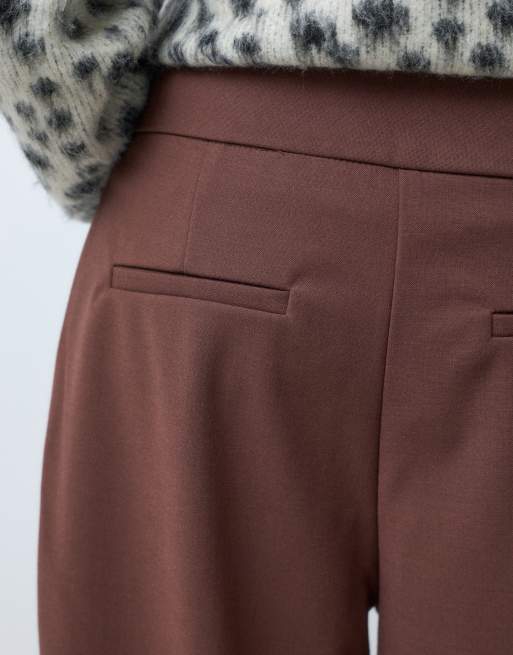 ASOS DESIGN pantalon barrel ajusté à large ceinture avec détail pli en chocolat, 4 de 5