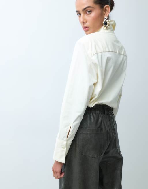 ASOS DESIGN pantalon barrel ajusté en imitation cuir couleur encre, 4 de 5