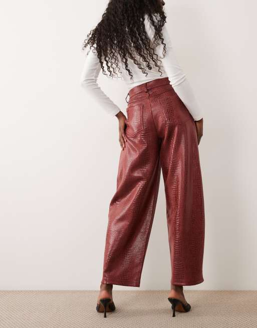 ASOS DESIGN pantalon barrel effet croco imitation cuir rouge, 3 de 5