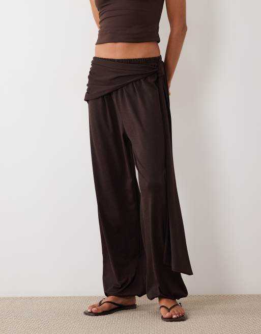 ASOS DESIGN - Pantalon bouffant effet drapé coupe près du corps à détail croisé - Chocolat, 2 de 5