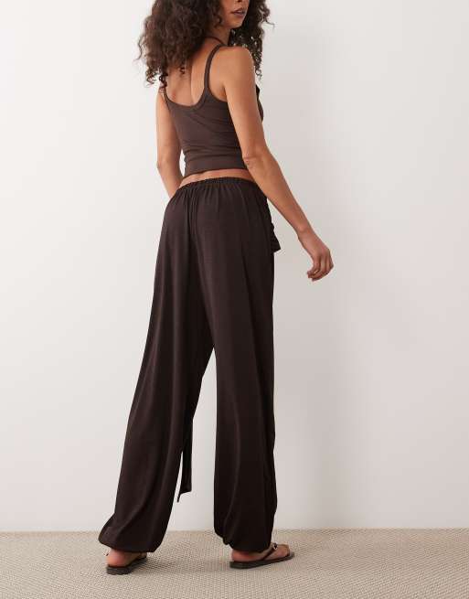 ASOS DESIGN - Pantalon bouffant effet drapé coupe près du corps à détail croisé - Chocolat, 3 de 5