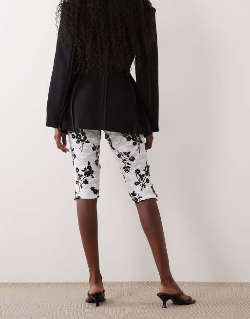 ASOS DESIGN pantalon capri en dentelle à sequins noir et blanc à fleurs, 4 de 5