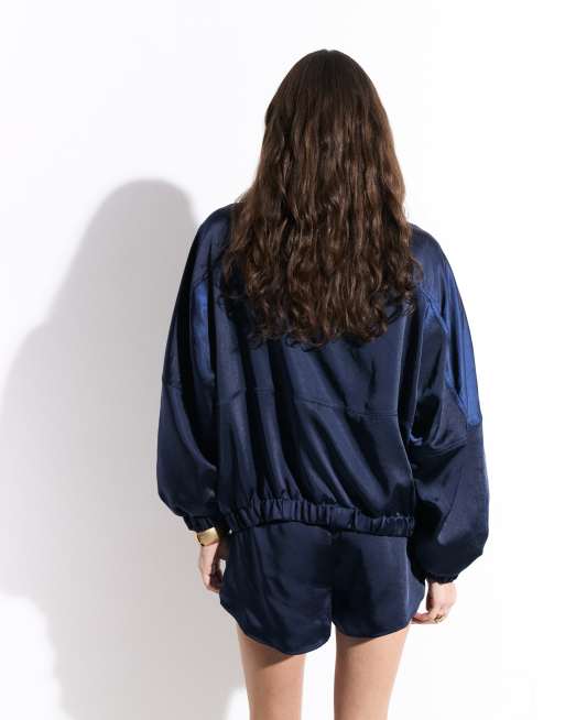 ASOS DESIGN - pantalón corto runner de satén entallado en azul marino, 4 de 5