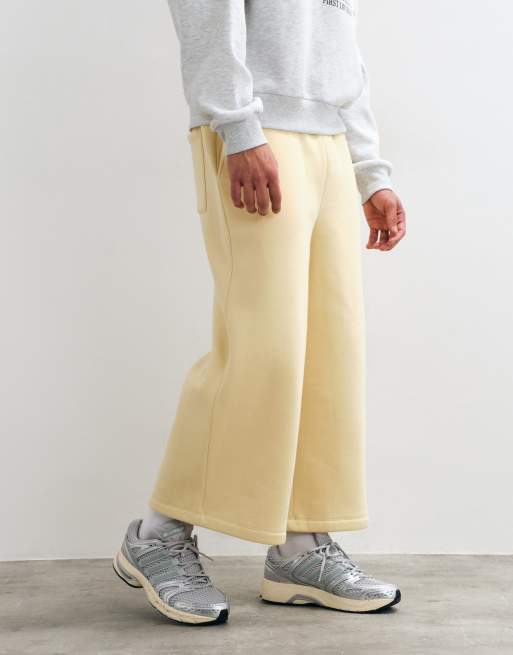 ASOS DESIGN pantalón corto vaquero de largo extremo en amarillo, 2 de 5